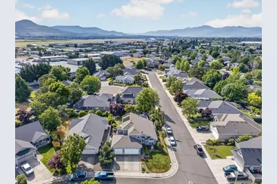 997 N Mountain Avenue, Central Point, OR 97502 - Photo 45
