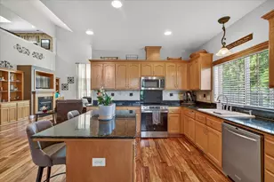 997 N Mountain Ave, Central Point, OR 97502 - Photo 9