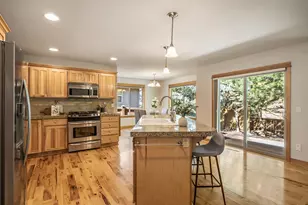 60807 Grand Targhee Dr, Bend, OR 97702 - Photo 15