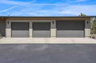 64144 Pioneer Loop, Bend, OR 97701 - Photo 149