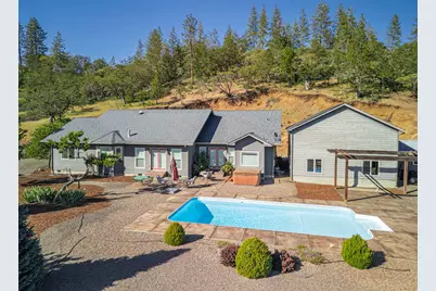 158 Rockingham Circle, Eagle Point, OR 97524 - Photo 1