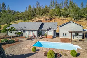 158 Rockingham Cir, Eagle Point, OR 97524 - Photo 1