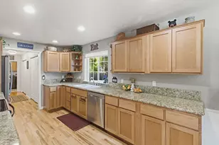 1074 SE Christie Pl, Grants Pass, OR 97526 - Photo 7