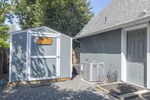 1074 SE Christie Pl, Grants Pass, OR 97526 - Photo 37