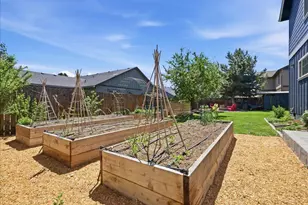 210 N Maple St, Sisters, OR 97759 - Photo 51