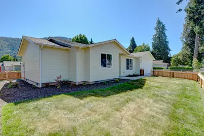 1637 Carnahan Drive, Grants Pass, OR 97527 - Photo 3