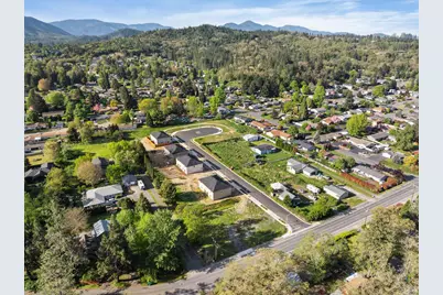 167 SE Champagne Court, Grants Pass, OR 97527 - Photo 37