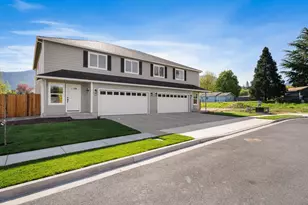 167 SE Champagne Ct, Grants Pass, OR 97527 - Photo 1