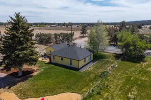 21298 SW Young Ave, Bend, OR 97701 - Photo 23