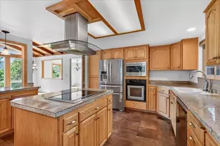 1568 Angelcrest Dr, Medford, OR 97504 - Photo 15