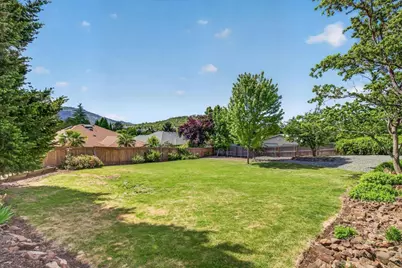 1568 Angelcrest Drive, Medford, OR 97504 - Photo 37