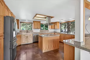 1568 Angelcrest Dr, Medford, OR 97504 - Photo 13