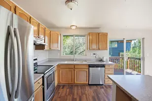 220 N Rope Pl, Sisters, OR 97759 - Photo 13