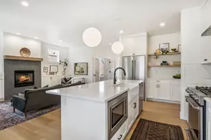 61022 SE Light Peak Dr, Bend, OR 97702 - Photo 13