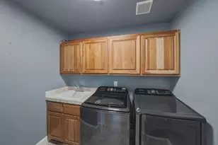 2409 NW Hillpine Ct, Bend, OR 97703 - Photo 23