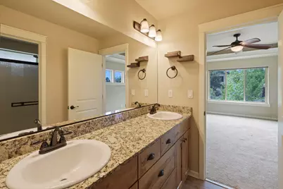 61138 SE Sydney Harbor Drive, Bend, OR 97702 - Photo 29