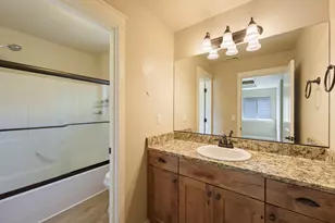 61138 SE Sydney Harbor Dr, Bend, OR 97702 - Photo 33