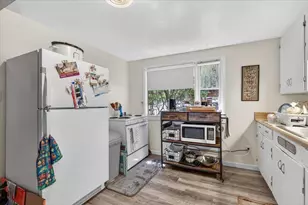 457 C St, Ashland, OR 97520 - Photo 9