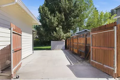 131 SE Airpark Drive, Bend, OR 97702 - Photo 29