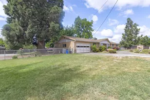 1195 E Park St, Grants Pass, OR 97527 - Photo 37