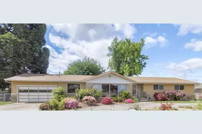1195 E Park Street, Grants Pass, OR 97527 - Photo 1