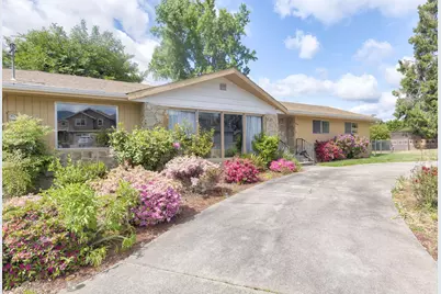 1195 E Park Street, Grants Pass, OR 97527 - Photo 35