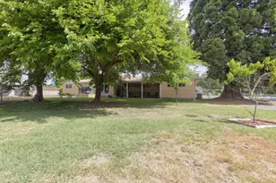 1195 E Park St, Grants Pass, OR 97527 - Photo 9