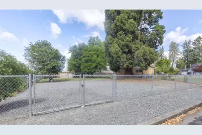 1195 E Park Street, Grants Pass, OR 97527 - Photo 35