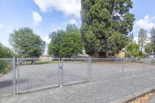 1195 E Park St, Grants Pass, OR 97527 - Photo 35