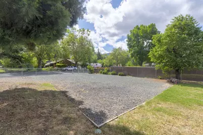 1195 E Park Street, Grants Pass, OR 97527 - Photo 33