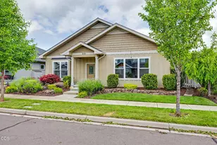430 Bridge Creek Dr, Central Point, OR 97502 - Photo 3