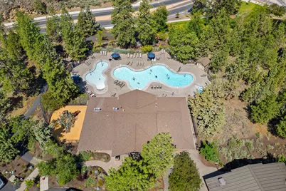 61070 SE Sydney Harbor Drive, Bend, OR 97702 - Photo 37