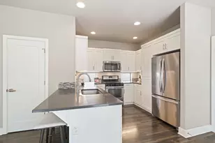 61070 SE Sydney Harbor Dr, Bend, OR 97702 - Photo 13
