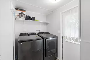 145 Taylor St, Talent, OR 97540 - Photo 9