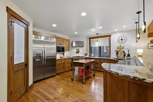 2563 NW Crossing Dr, Bend, OR 97703 - Photo 21