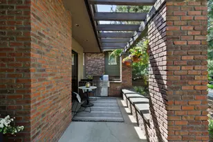 2563 NW Crossing Dr, Bend, OR 97703 - Photo 5
