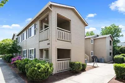 1988 Skypark, Medford, OR 97504 - Photo 3