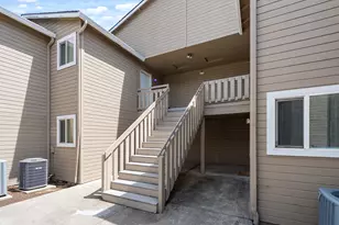 1988 Skypark, Medford, OR 97504 - Photo 5