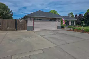 5625 Cherry Ln, Medford, OR 97504 - Photo 37