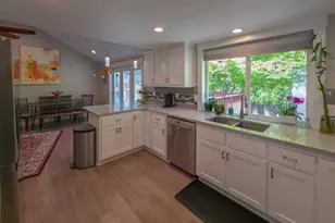 5625 Cherry Ln, Medford, OR 97504 - Photo 7