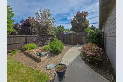 5625 Cherry Lane, Medford, OR 97504 - Photo 29