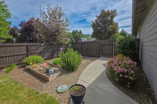 5625 Cherry Ln, Medford, OR 97504 - Photo 29