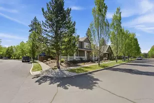 2417 NW Hosmer Lake Dr, Bend, OR 97703 - Photo 3