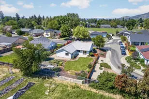 124 Samuel Ln, Phoenix, OR 97535 - Photo 3