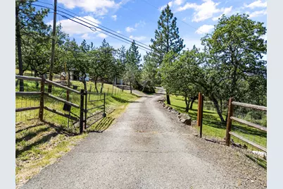 226 Entrada Drive, Eagle Point, OR 97524 - Photo 5