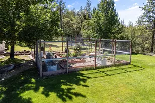 226 Entrada Dr, Eagle Point, OR 97524 - Photo 35