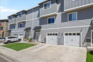 7868 28th St, White City, OR 97503 - Photo 1
