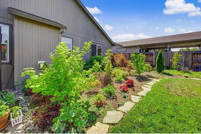 1487 Flower Street, Medford, OR 97504 - Photo 23