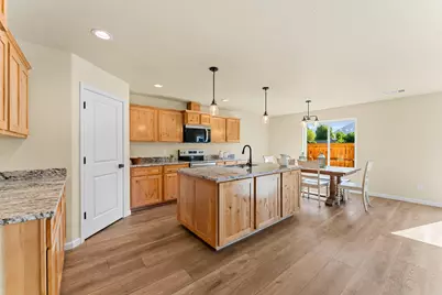 171 SE Champagne Court, Grants Pass, OR 97527 - Photo 3