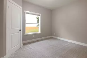 3687 SW 35th St, Redmond, OR 97756 - Photo 29
